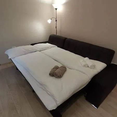 Apartma Vrtnica Appartamento *