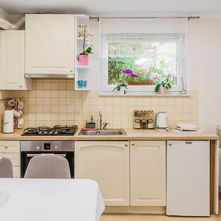 Apartma Vrtnica בובק