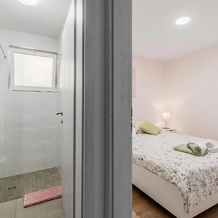 Apartma Vrtnica * בובק