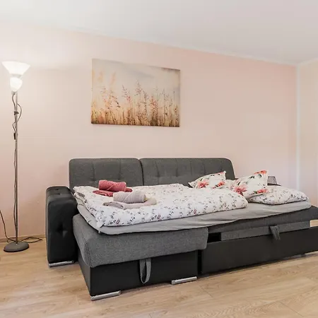 Apartma Vrtnica דירה *