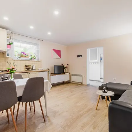 דירה Apartma Vrtnica בובק