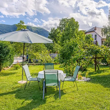 Apartma Vrtnica בובק