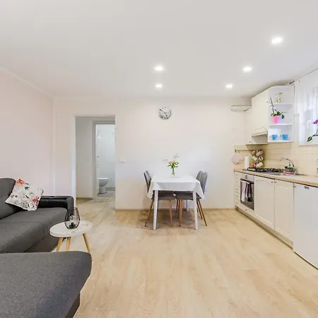 Apartma Vrtnica * בובק