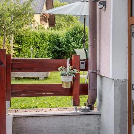 Apartma Vrtnica