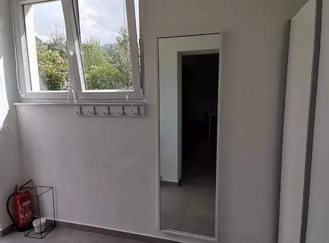 Apartma Vrtnica בובק